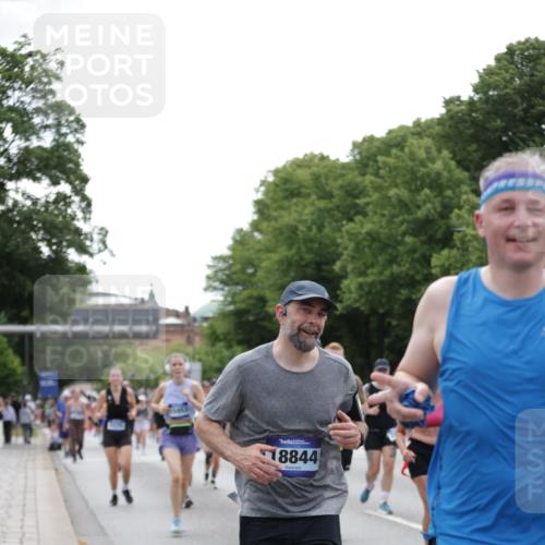 29.06.2025 - hella hamburg halbmarathon Jannik Wohlers http://msf.ph/oto/8334342 29.06.2025 10:40:43 Lombardsbrücke 1317, 1731, 2229, 2805, 4234, 4412, 4638, 4774, 5086, 5225, 5549, 6088, 6474, 6842, 7661, 7821, 7829, 8293, 8385, 8751, 8769, 8878, 9962, 10269, 10407, 10644, 10835, 11759, 11851, 13168, 13778, 13848, 14253, 14553, 14776, 15076, 15953, 16297, 16454, 16802, 16846, 16981, 17233, 17234, 17872, 17879, 18142, 18494, 18580, 18844 meine-sportfotos.de