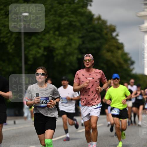 29.06.2025 - hella hamburg halbmarathon Dr. Thomas Lammeyer http://msf.ph/oto/8334386 29.06.2025 10:17:51 Kennedybrücke 1194, 1747, 1939, 2721, 2891, 2904, 4001, 4032, 4795, 4962, 5631, 5719, 6089, 7462, 7913, 8673, 9141, 9612, 9631, 9886, 10442, 10443 meine-sportfotos.de
