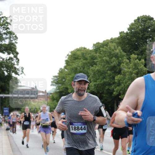 29.06.2025 - hella hamburg halbmarathon Jannik Wohlers http://msf.ph/oto/8334427 29.06.2025 10:40:43 Lombardsbrücke 1317, 1731, 2229, 2805, 4234, 4412, 4638, 4774, 5086, 5225, 5549, 6088, 6474, 6842, 7661, 7821, 7829, 8293, 8385, 8751, 8769, 8878, 9962, 10269, 10407, 10644, 10835, 11759, 11851, 13168, 13778, 13848, 14253, 14553, 14776, 15076, 15953, 16297, 16454, 16802, 16846, 16981, 17233, 17234, 17872, 17879, 18142, 18494, 18580, 18844 meine-sportfotos.de