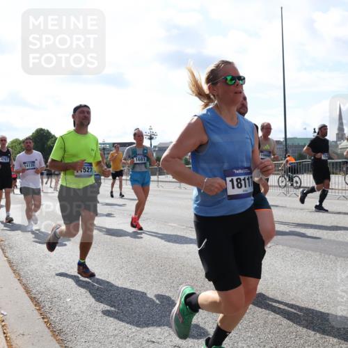 29.06.2025 - hella hamburg halbmarathon Lena Gebhardt http://msf.ph/oto/8334484 29.06.2025 10:00:31 Lombardsbrücke 4767, 14135, 527, 1681, 18117, 10665, 154, 1019, 1180, 1239, 1264, 1526, 1544, 1568, 1583, 1611, 1681, 2027, 2086, 2099, 2159, 2236, 2346, 2426, 2447, 2474, 2582, 2584, 2606, 2652, 2730, 2982, 3042, 3059, 3141, 3177, 3181, 3319, 3400, 3794, 3861, 3898, 3983, 4419, 4579, 4594, 4632, 4767, 4796, 4813, 4940, 4945, 5272, 5643, 5728, 6082, 6084, 6104, 6138, 6220, 6260, 6443, 6470, 6581, 8478, 8632, 9553, 9555, 9577, 10074, 10599 meine-sportfotos.de