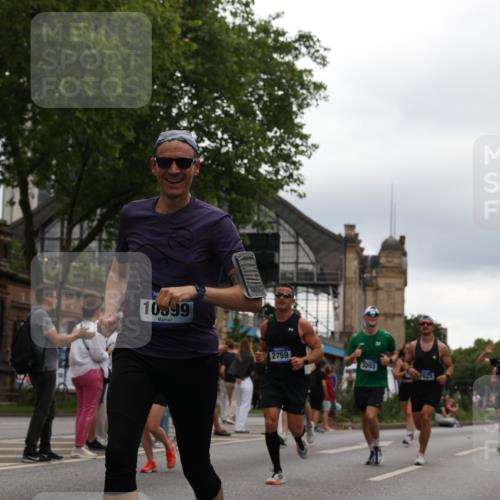 29.06.2025 - hella hamburg halbmarathon Yannick Fuchs http://msf.ph/oto/8334511 29.06.2025 10:51:52 20KM 1595, 1611, 2025, 2488, 2606, 2759, 2806, 2840, 2883, 2907, 3093, 3141, 3859, 4319, 4426, 4467, 4502, 4579, 4632, 4833, 5341, 5926, 6104, 6281, 6302, 6531, 6595, 7138, 7189, 8322, 8585, 9316, 9485, 10599, 10788, 11645, 12585, 13465, 13816, 13880, 14266, 14571, 15217, 15229, 16517, 16531, 17405, 17415, 17455, 17543, 18068, 18180, 18492, 18501, 18587, 18762, 18891 meine-sportfotos.de