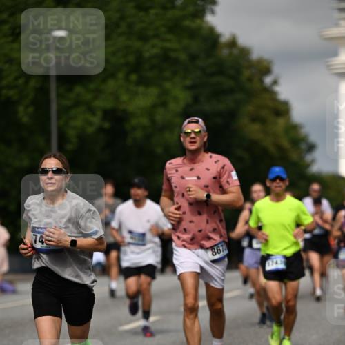 29.06.2025 - hella hamburg halbmarathon Dr. Thomas Lammeyer http://msf.ph/oto/8334513 29.06.2025 10:17:51 Kennedybrücke 1194, 1747, 1939, 2721, 2891, 2904, 4001, 4032, 4795, 4962, 5631, 5719, 6089, 7462, 7913, 8673, 9141, 9612, 9631, 9886, 10442, 10443 meine-sportfotos.de