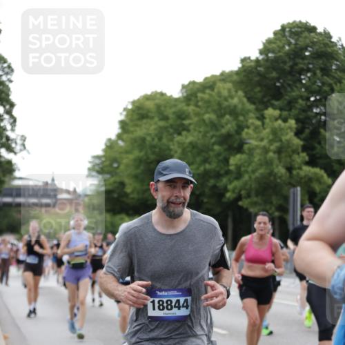 29.06.2025 - hella hamburg halbmarathon Jannik Wohlers http://msf.ph/oto/8334532 29.06.2025 10:40:43 Lombardsbrücke 1317, 1731, 2229, 2805, 4234, 4412, 4638, 4774, 5086, 5225, 5549, 6088, 6474, 6842, 7661, 7821, 7829, 8293, 8385, 8751, 8769, 8878, 9962, 10269, 10407, 10644, 10835, 11759, 11851, 13168, 13778, 13848, 14253, 14553, 14776, 15076, 15953, 16297, 16454, 16802, 16846, 16981, 17233, 17234, 17872, 17879, 18142, 18494, 18580, 18844 meine-sportfotos.de