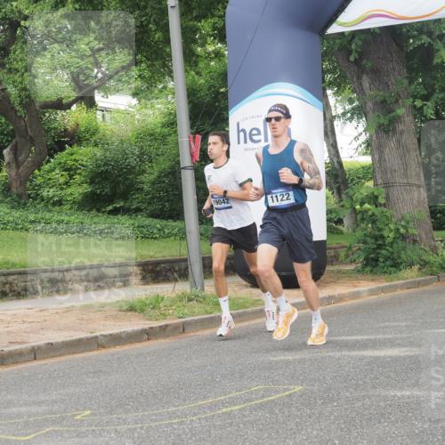 29.06.2025 - hella hamburg halbmarathon KatJ http://msf.ph/oto/8334537 29.06.2025 10:17:42 Zwischen KM18-KM19 1122, 2604 meine-sportfotos.de
