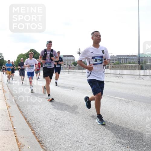 29.06.2025 - hella hamburg halbmarathon Lena Gebhardt http://msf.ph/oto/8334549 29.06.2025 10:13:18 Lombardsbrücke 16030, 8913, 18754, 1007, 1020, 1051, 1747, 1859, 2055, 2942, 2961, 3218, 3360, 3728, 3729, 4187, 4532, 4950, 5546, 6207, 6489, 6724, 7346, 7446, 7447, 7460, 7873, 8279, 8398, 8405, 8913, 9141, 9527, 9612, 10067, 10402, 11720, 12492, 13331, 13928, 14404, 15531, 15663, 15922, 16030, 16255, 16323, 16437, 17474, 17699, 17988, 18048, 18222, 18231, 18320, 18530, 18732 meine-sportfotos.de