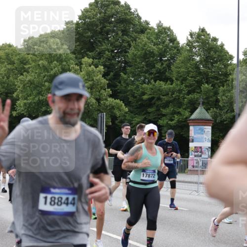29.06.2025 - hella hamburg halbmarathon Jannik Wohlers http://msf.ph/oto/8334557 29.06.2025 10:40:44 Lombardsbrücke 1317, 1731, 2229, 2805, 4234, 4412, 4638, 5086, 5225, 5549, 6088, 6474, 6842, 7661, 7821, 7829, 8293, 8385, 8751, 8769, 8878, 8992, 9962, 10269, 10407, 10644, 10835, 11759, 11851, 13168, 13778, 13848, 14253, 14553, 14776, 15076, 15953, 16297, 16454, 16802, 16846, 16981, 17233, 17234, 17872, 17879, 18142, 18494, 18580, 18844, 18888 meine-sportfotos.de
