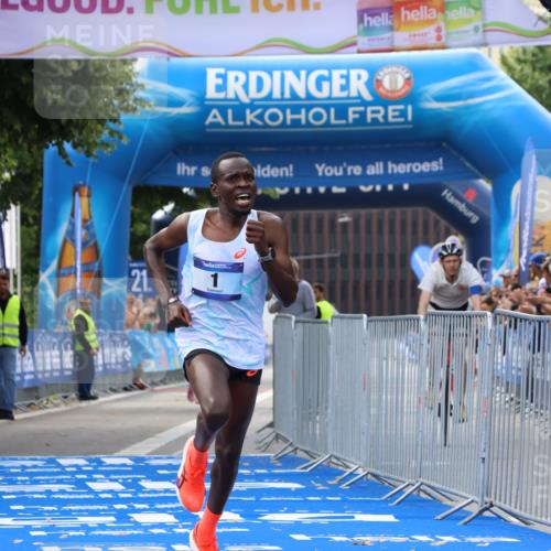 29.06.2025 - hella hamburg halbmarathon Strokosch-Dieckow http://msf.ph/oto/8334577 29.06.2025 10:01:00 Ziel 1, 5 meine-sportfotos.de
