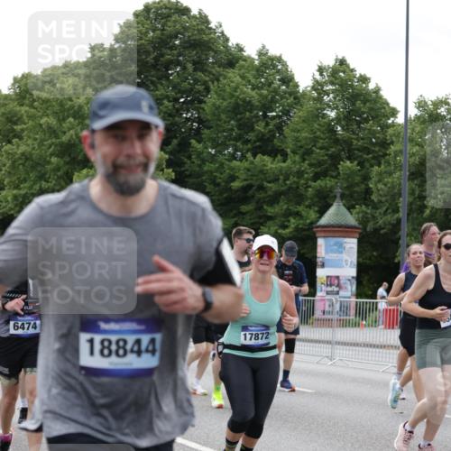 29.06.2025 - hella hamburg halbmarathon Jannik Wohlers http://msf.ph/oto/8334592 29.06.2025 10:40:44 Lombardsbrücke 1317, 1731, 2229, 2805, 4234, 4412, 4638, 5086, 5225, 5549, 6088, 6474, 6842, 7661, 7821, 7829, 8293, 8385, 8751, 8769, 8878, 8992, 9962, 10269, 10407, 10644, 10835, 11759, 11851, 13168, 13778, 13848, 14253, 14553, 14776, 15076, 15953, 16297, 16454, 16802, 16846, 16981, 17233, 17234, 17872, 17879, 18142, 18494, 18580, 18844, 18888 meine-sportfotos.de