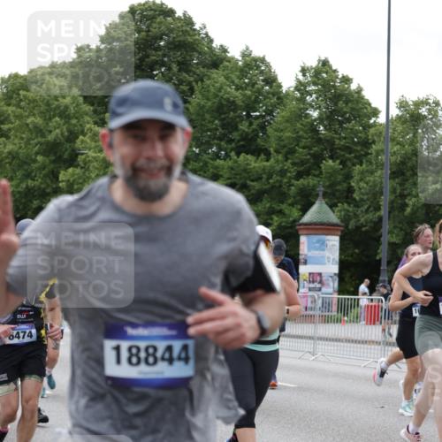 29.06.2025 - hella hamburg halbmarathon Jannik Wohlers http://msf.ph/oto/8334614 29.06.2025 10:40:44 Lombardsbrücke 1317, 1731, 2229, 2805, 4234, 4412, 4638, 5086, 5225, 5549, 6088, 6474, 6842, 7661, 7821, 7829, 8293, 8385, 8751, 8769, 8878, 8992, 9962, 10269, 10407, 10644, 10835, 11759, 11851, 13168, 13778, 13848, 14253, 14553, 14776, 15076, 15953, 16297, 16454, 16802, 16846, 16981, 17233, 17234, 17872, 17879, 18142, 18494, 18580, 18844, 18888 meine-sportfotos.de