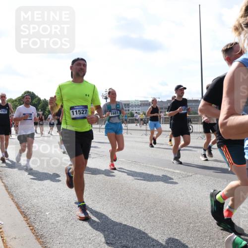 29.06.2025 - hella hamburg halbmarathon Lena Gebhardt http://msf.ph/oto/8334626 29.06.2025 10:00:32 Lombardsbrücke 4767, 11527, 1681, 485, 181, 1019, 1180, 1239, 1264, 1526, 1544, 1568, 1583, 1611, 1681, 2027, 2086, 2099, 2159, 2236, 2346, 2426, 2447, 2474, 2582, 2584, 2606, 2652, 2730, 2982, 3042, 3059, 3141, 3177, 3181, 3319, 3400, 3794, 3861, 3898, 3983, 4419, 4579, 4594, 4632, 4767, 4796, 4813, 4940, 4945, 5272, 5418, 5643, 5728, 6082, 6084, 6104, 6138, 6220, 6260, 6443, 6470, 6581, 8478, 8632, 9553, 9555, 9577, 10074, 10599 meine-sportfotos.de