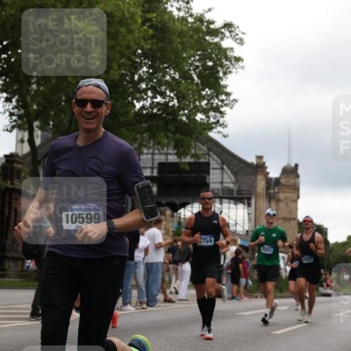 29.06.2025 - hella hamburg halbmarathon Yannick Fuchs http://msf.ph/oto/8334675 29.06.2025 10:51:52 20KM 1595, 1611, 2025, 2488, 2606, 2759, 2806, 2840, 2883, 2907, 3093, 3141, 3859, 4319, 4426, 4467, 4502, 4579, 4632, 4833, 5341, 5926, 6104, 6281, 6302, 6531, 6595, 7138, 7189, 8322, 8585, 9316, 9485, 10599, 10788, 11645, 12585, 13465, 13816, 13880, 14266, 14571, 15217, 15229, 16517, 16531, 17405, 17415, 17455, 17543, 18068, 18180, 18492, 18501, 18587, 18762, 18891 meine-sportfotos.de