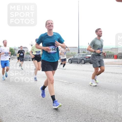 29.06.2025 - hella hamburg halbmarathon Lena Gebhardt http://msf.ph/oto/8334716 29.06.2025 10:38:03 Lombardsbrücke 10025, 6697, 543, 1196, 1394, 1457, 1475, 1578, 1596, 1742, 1799, 1901, 1966, 1985, 2113, 2199, 2498, 2786, 2853, 3010, 3230, 3242, 3246, 3338, 3635, 3636, 3716, 3880, 4414, 4921, 5139, 5300, 5522, 5713, 5875, 6199, 6200, 6243, 6362, 6697, 6751, 6930, 7118, 7165, 7244, 7321, 7350, 7552, 7629, 7696, 7868, 7914, 8985, 9247, 9288, 9895, 10159, 10506, 10836, 11087, 11543, 12123, 12254, 12472, 12824, 16680, 17798 meine-sportfotos.de