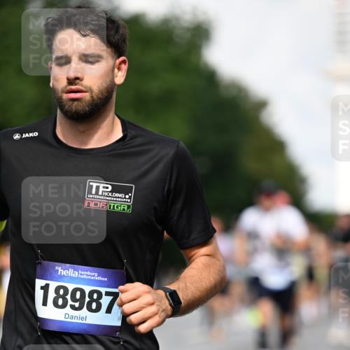 29.06.2025 - hella hamburg halbmarathon Dr. Thomas Lammeyer http://msf.ph/oto/8334728 29.06.2025 09:55:53 Kennedybrücke 1057, 1139, 1169, 1512, 1569, 1604, 1763, 3305, 3618, 4565, 4871, 4915, 5007, 5011, 5047, 5231, 5336, 5690, 6373, 6700, 6711, 7185, 7710, 8564, 8852, 9444, 9547, 10493, 10691, 10741, 11062 meine-sportfotos.de
