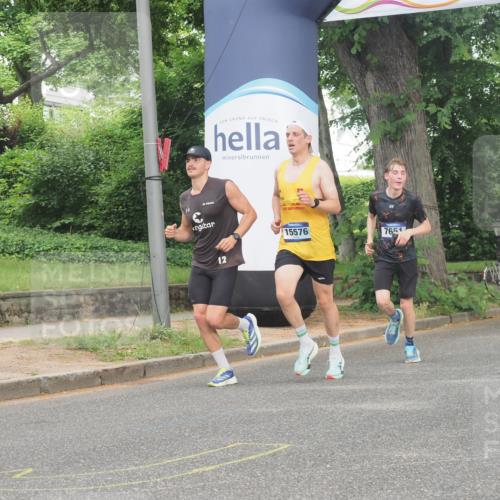 29.06.2025 - hella hamburg halbmarathon KatJ http://msf.ph/oto/8334740 29.06.2025 10:17:45 Zwischen KM18-KM19 1122, 2604, 7651 meine-sportfotos.de
