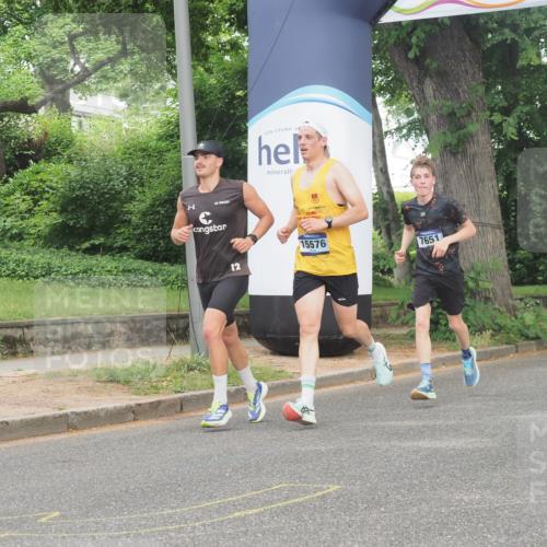 29.06.2025 - hella hamburg halbmarathon KatJ http://msf.ph/oto/8334756 29.06.2025 10:17:45 Zwischen KM18-KM19 1122, 2604, 7651 meine-sportfotos.de