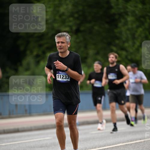 29.06.2025 - hella hamburg halbmarathon Dr. Thomas Lammeyer http://msf.ph/oto/8334816 29.06.2025 10:39:58 Kennedybrücke 1336, 2412, 2787, 2827, 3828, 4413, 4965, 5147, 6029, 6189, 6471, 6867, 7275, 8567, 8947, 9470, 9819, 10047, 10360, 10565, 10652, 11187, 11198, 11233, 11359 meine-sportfotos.de