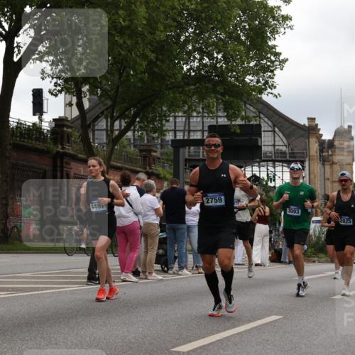 29.06.2025 - hella hamburg halbmarathon Yannick Fuchs http://msf.ph/oto/8334827 29.06.2025 10:51:53 20KM 1595, 1611, 2025, 2488, 2606, 2759, 2806, 2840, 2883, 2907, 3093, 3141, 3859, 4319, 4426, 4467, 4502, 4579, 4632, 4833, 5341, 5926, 6104, 6281, 6302, 6531, 6595, 7138, 7189, 8322, 8585, 9316, 9485, 10599, 10788, 11645, 12585, 13465, 13816, 13880, 14266, 14571, 15217, 15229, 16517, 16531, 17405, 17415, 17455, 17543, 18068, 18180, 18492, 18501, 18587, 18762, 18891 meine-sportfotos.de