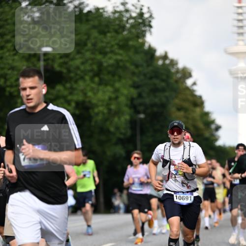 29.06.2025 - hella hamburg halbmarathon Dr. Thomas Lammeyer http://msf.ph/oto/8334875 29.06.2025 09:55:54 Kennedybrücke 1057, 1139, 1169, 1512, 1569, 1604, 3305, 3618, 4565, 4871, 4915, 5007, 5011, 5047, 5231, 5336, 5690, 6373, 6700, 6711, 7185, 7710, 8564, 8852, 9444, 9547, 10493, 10691, 10741, 11062 meine-sportfotos.de