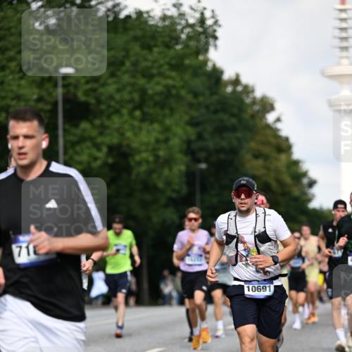 29.06.2025 - hella hamburg halbmarathon Dr. Thomas Lammeyer http://msf.ph/oto/8334896 29.06.2025 09:55:54 Kennedybrücke 1057, 1139, 1169, 1512, 1569, 1604, 3305, 3618, 4565, 4871, 4915, 5007, 5011, 5047, 5231, 5336, 5690, 6373, 6700, 6711, 7185, 7710, 8564, 8852, 9444, 9547, 10493, 10691, 10741, 11062 meine-sportfotos.de