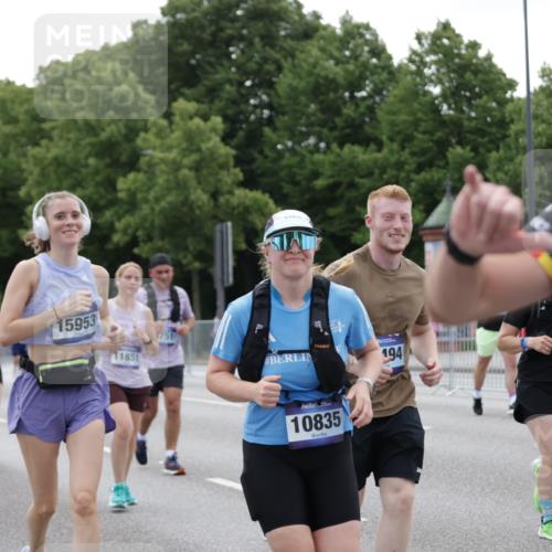 29.06.2025 - hella hamburg halbmarathon Jannik Wohlers http://msf.ph/oto/8334917 29.06.2025 10:40:46 Lombardsbrücke 1317, 1731, 2229, 2805, 3532, 3533, 4234, 4412, 4638, 5086, 5225, 5549, 5688, 5689, 6088, 6474, 6842, 7661, 7821, 7829, 8293, 8385, 8751, 8769, 8878, 8992, 9962, 10269, 10407, 10644, 10835, 11759, 11851, 13168, 13778, 13848, 14253, 14553, 14776, 15076, 15953, 16454, 16802, 16846, 16981, 17233, 17234, 17872, 17879, 18142, 18494, 18580, 18844, 18888 meine-sportfotos.de