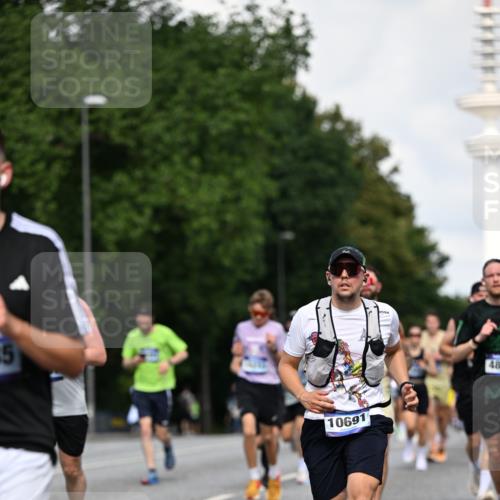 29.06.2025 - hella hamburg halbmarathon Dr. Thomas Lammeyer http://msf.ph/oto/8334927 29.06.2025 09:55:54 Kennedybrücke 1057, 1139, 1169, 1512, 1569, 1604, 3305, 3618, 4565, 4871, 4915, 5007, 5011, 5047, 5231, 5336, 5690, 6373, 6700, 6711, 7185, 7710, 8564, 8852, 9444, 9547, 10493, 10691, 10741, 11062 meine-sportfotos.de
