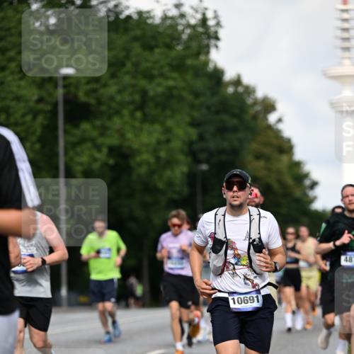 29.06.2025 - hella hamburg halbmarathon Dr. Thomas Lammeyer http://msf.ph/oto/8334932 29.06.2025 09:55:55 Kennedybrücke 1057, 1139, 1169, 1512, 1604, 3305, 3618, 4565, 4871, 4915, 5007, 5011, 5047, 5231, 5336, 5690, 6373, 6700, 6711, 7185, 7710, 8564, 8852, 9444, 9547, 10493, 10691, 10741, 11062 meine-sportfotos.de