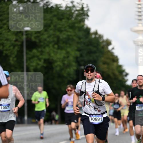 29.06.2025 - hella hamburg halbmarathon Dr. Thomas Lammeyer http://msf.ph/oto/8334953 29.06.2025 09:55:55 Kennedybrücke 1057, 1139, 1169, 1512, 1604, 3305, 3618, 4565, 4871, 4915, 5007, 5011, 5047, 5231, 5336, 5690, 6373, 6700, 6711, 7185, 7710, 8564, 8852, 9444, 9547, 10493, 10691, 10741, 11062 meine-sportfotos.de