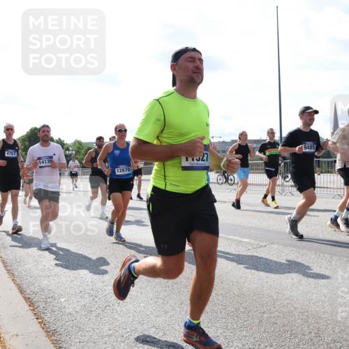 29.06.2025 - hella hamburg halbmarathon Lena Gebhardt http://msf.ph/oto/8334964 29.06.2025 10:00:32 Lombardsbrücke 4767, 1345, 14135, 12879, 2, 27, 9485, 1066, 154, 1019, 1180, 1239, 1264, 1526, 1544, 1568, 1583, 1611, 1681, 2027, 2086, 2099, 2159, 2236, 2346, 2426, 2447, 2474, 2582, 2584, 2606, 2652, 2730, 2982, 3042, 3059, 3141, 3177, 3181, 3319, 3400, 3794, 3861, 3898, 3983, 4419, 4579, 4594, 4632, 4767, 4796, 4813, 4940, 4945, 5272, 5418, 5643, 5728, 6082, 6084, 6104, 6138, 6220, 6260, 6443, 6470, 6581, 8478, 8632, 9553, 9555, 9577, 10074, 10599 meine-sportfotos.de