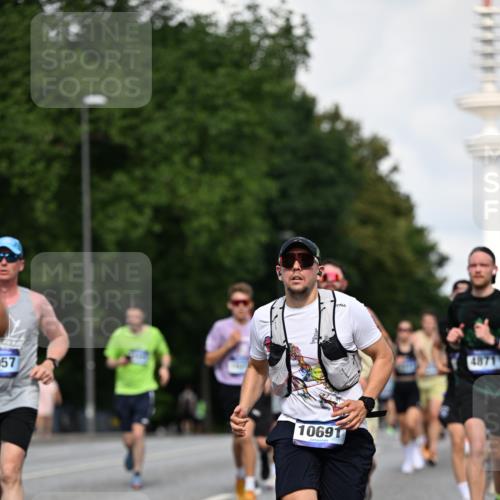 29.06.2025 - hella hamburg halbmarathon Dr. Thomas Lammeyer http://msf.ph/oto/8334969 29.06.2025 09:55:55 Kennedybrücke 1057, 1139, 1169, 1512, 1604, 3305, 3618, 4565, 4871, 4915, 5007, 5011, 5047, 5231, 5336, 5690, 6373, 6700, 6711, 7185, 7710, 8564, 8852, 9444, 9547, 10493, 10691, 10741, 11062 meine-sportfotos.de