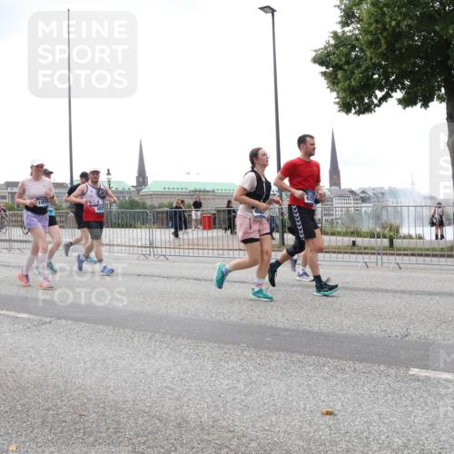 29.06.2025 - hella hamburg halbmarathon Lena Gebhardt http://msf.ph/oto/8334971 29.06.2025 10:47:38 Lombardsbrücke 2994, 1020, 10075, 625, 1045, 1246, 1392, 1434, 1463, 1523, 1618, 1639, 1704, 1926, 2148, 2407, 2491, 2537, 2545, 2704, 2790, 2882, 2994, 3049, 3339, 4037, 4184, 4325, 4423, 4806, 4856, 4895, 4974, 4975, 5621, 5622, 5886, 5895, 6255, 6256, 6879, 6995, 7403, 7427, 7430, 7431, 7630, 7631, 7970, 8077, 8105, 8131, 8270, 8310, 8550, 8915, 8953, 9018, 9687, 9696, 9697, 10658, 10991, 11351, 11458, 11730, 11738, 11802, 11909, 12431 meine-sportfotos.de