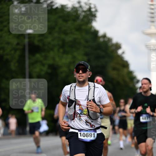 29.06.2025 - hella hamburg halbmarathon Dr. Thomas Lammeyer http://msf.ph/oto/8334994 29.06.2025 09:55:55 Kennedybrücke 1057, 1139, 1169, 1512, 1604, 3305, 3618, 4565, 4871, 4915, 5007, 5011, 5047, 5231, 5336, 5690, 6373, 6700, 6711, 7185, 7710, 8564, 8852, 9444, 9547, 10493, 10691, 10741, 11062 meine-sportfotos.de