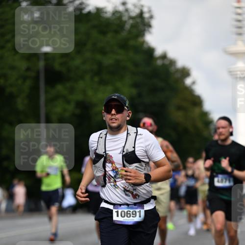 29.06.2025 - hella hamburg halbmarathon Dr. Thomas Lammeyer http://msf.ph/oto/8335010 29.06.2025 09:55:55 Kennedybrücke 1057, 1139, 1169, 1512, 1604, 3305, 3618, 4565, 4871, 4915, 5007, 5011, 5047, 5231, 5336, 5690, 6373, 6700, 6711, 7185, 7710, 8564, 8852, 9444, 9547, 10493, 10691, 10741, 11062 meine-sportfotos.de