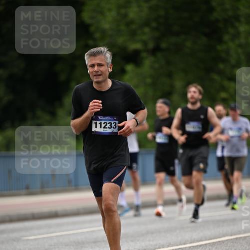 29.06.2025 - hella hamburg halbmarathon Dr. Thomas Lammeyer http://msf.ph/oto/8335017 29.06.2025 10:39:58 Kennedybrücke 1336, 2412, 2787, 2827, 3828, 4413, 4965, 5147, 6029, 6189, 6471, 6867, 7275, 8567, 8947, 9470, 9819, 10047, 10360, 10565, 10652, 11187, 11198, 11233, 11359 meine-sportfotos.de