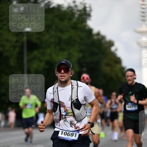 29.06.2025 - hella hamburg halbmarathon Dr. Thomas Lammeyer http://msf.ph/oto/8335026 29.06.2025 09:55:56 Kennedybrücke 1057, 1139, 1169, 1512, 1604, 3305, 3618, 4565, 4871, 4915, 5007, 5011, 5231, 5336, 5690, 6373, 6700, 6711, 7185, 7710, 8564, 8852, 9444, 9547, 10493, 10691, 10741, 11062 meine-sportfotos.de