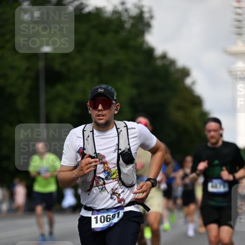 29.06.2025 - hella hamburg halbmarathon Dr. Thomas Lammeyer http://msf.ph/oto/8335044 29.06.2025 09:55:56 Kennedybrücke 1057, 1139, 1169, 1512, 1604, 3305, 3618, 4565, 4871, 4915, 5007, 5011, 5231, 5336, 5690, 6373, 6700, 6711, 7185, 7710, 8564, 8852, 9444, 9547, 10493, 10691, 10741, 11062 meine-sportfotos.de