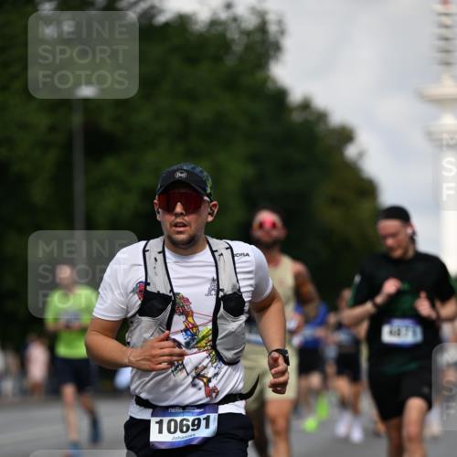 29.06.2025 - hella hamburg halbmarathon Dr. Thomas Lammeyer http://msf.ph/oto/8335072 29.06.2025 09:55:56 Kennedybrücke 1057, 1139, 1169, 1512, 1604, 3305, 3618, 4565, 4871, 4915, 5007, 5011, 5231, 5336, 5690, 6373, 6700, 6711, 7185, 7710, 8564, 8852, 9444, 9547, 10493, 10691, 10741, 11062 meine-sportfotos.de