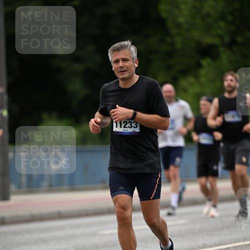 29.06.2025 - hella hamburg halbmarathon Dr. Thomas Lammeyer http://msf.ph/oto/8335122 29.06.2025 10:39:59 Kennedybrücke 1336, 2352, 2412, 2827, 3828, 4413, 4965, 5147, 6029, 6189, 6867, 7275, 8356, 8567, 8947, 9470, 9819, 10047, 10565, 10567, 10652, 11187, 11198, 11233, 11359 meine-sportfotos.de