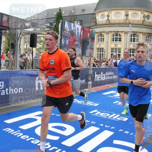29.06.2025 - hella hamburg halbmarathon Michael Strokosch http://msf.ph/oto/8335134 29.06.2025 10:50:24 Ziel 4247, 4933, 6795, 8899, 8921, 12035, 12949, 13609, 13690, 14034, 16000, 16242, 18499 meine-sportfotos.de
