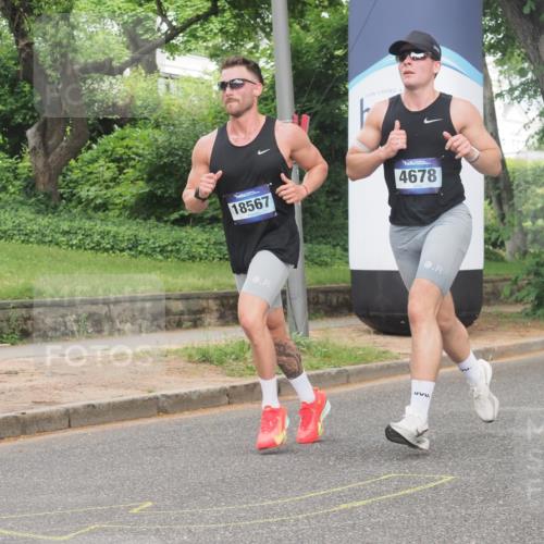 29.06.2025 - hella hamburg halbmarathon KatJ http://msf.ph/oto/8335153 29.06.2025 10:17:49 Zwischen KM18-KM19 1122, 4678, 7651 meine-sportfotos.de