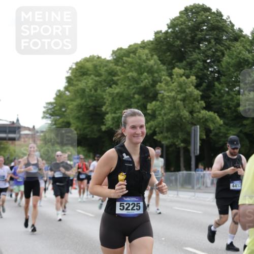 29.06.2025 - hella hamburg halbmarathon Jannik Wohlers http://msf.ph/oto/8335248 29.06.2025 10:40:49 Lombardsbrücke 1317, 1731, 2229, 2805, 3532, 3533, 4412, 4638, 5086, 5225, 5549, 5688, 5689, 5928, 6088, 6250, 6474, 7661, 7821, 7829, 8293, 8385, 8586, 8751, 8769, 8878, 8992, 9962, 10181, 10269, 10407, 10644, 10835, 11759, 11851, 13168, 13299, 13373, 13778, 13848, 14253, 14376, 14776, 15076, 15953, 16260, 16454, 16559, 16802, 16846, 16981, 17370, 17872, 18142, 18494, 18580, 18844, 18888 meine-sportfotos.de
