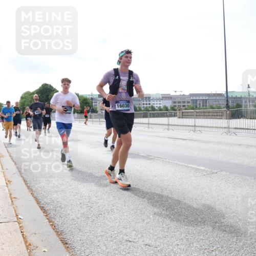 29.06.2025 - hella hamburg halbmarathon Lena Gebhardt http://msf.ph/oto/8335290 29.06.2025 10:13:19 Lombardsbrücke 952, 22, 3218, 16030, 1007, 1020, 1051, 1747, 1859, 2055, 2942, 2961, 3218, 3360, 3728, 3729, 4187, 4532, 4795, 4950, 5546, 6489, 6717, 6724, 7346, 7446, 7447, 7460, 7873, 8279, 8398, 8405, 8913, 9141, 9527, 9612, 10067, 10402, 11720, 12492, 13331, 13928, 14404, 15531, 15663, 15922, 16030, 16255, 16323, 16437, 17474, 17699, 17988, 18048, 18222, 18231, 18320, 18530, 18732 meine-sportfotos.de