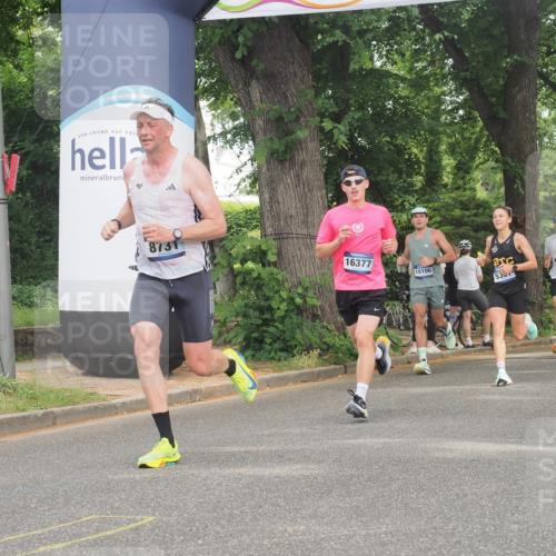 29.06.2025 - hella hamburg halbmarathon KatJ http://msf.ph/oto/8335338 29.06.2025 10:17:52 Zwischen KM18-KM19 4678, 7651, 8731 meine-sportfotos.de