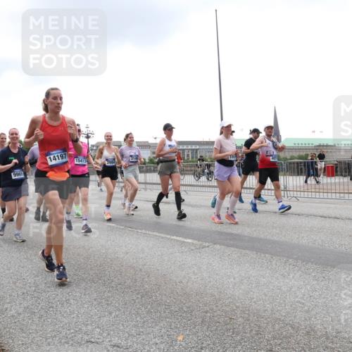 29.06.2025 - hella hamburg halbmarathon Lena Gebhardt http://msf.ph/oto/8335341 29.06.2025 10:47:38 Lombardsbrücke 4806, 9969, 14197, 2148, 15413, 2994, 625, 1045, 1246, 1392, 1434, 1463, 1523, 1618, 1639, 1704, 1926, 2148, 2407, 2491, 2537, 2545, 2704, 2790, 2882, 2994, 3049, 3339, 4037, 4184, 4325, 4423, 4806, 4856, 4895, 4974, 4975, 5621, 5622, 5886, 5895, 6255, 6256, 6879, 6995, 7403, 7427, 7430, 7431, 7630, 7631, 7970, 8077, 8105, 8131, 8270, 8310, 8550, 8915, 8953, 9018, 9687, 9696, 9697, 10658, 10991, 11351, 11458, 11730, 11738, 11802, 11909, 12431 meine-sportfotos.de