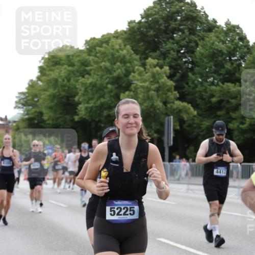 29.06.2025 - hella hamburg halbmarathon Jannik Wohlers http://msf.ph/oto/8335357 29.06.2025 10:40:49 Lombardsbrücke 1317, 1731, 2229, 2805, 3532, 3533, 4412, 4638, 5086, 5225, 5549, 5688, 5689, 5928, 6088, 6250, 6474, 7661, 7821, 7829, 8293, 8385, 8586, 8751, 8769, 8878, 8992, 9962, 10181, 10269, 10407, 10644, 10835, 11759, 11851, 13168, 13299, 13373, 13778, 13848, 14253, 14376, 14776, 15076, 15953, 16260, 16454, 16559, 16802, 16846, 16981, 17370, 17872, 18142, 18494, 18580, 18844, 18888 meine-sportfotos.de