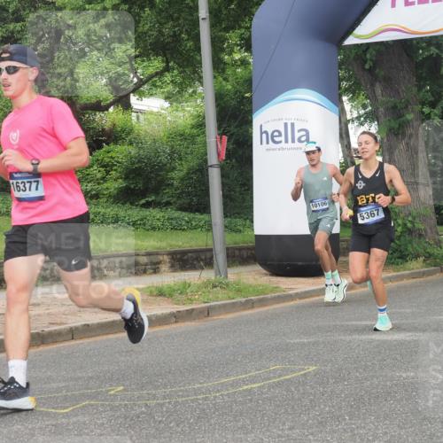 29.06.2025 - hella hamburg halbmarathon KatJ http://msf.ph/oto/8335436 29.06.2025 10:17:54 Zwischen KM18-KM19 4678, 5367, 8731 meine-sportfotos.de