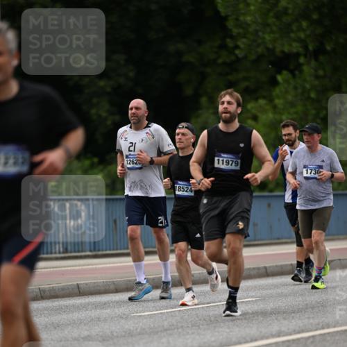 29.06.2025 - hella hamburg halbmarathon Dr. Thomas Lammeyer http://msf.ph/oto/8335449 29.06.2025 10:40:00 Kennedybrücke 1336, 2352, 2412, 2588, 2827, 3828, 4413, 4965, 5147, 6029, 6189, 6867, 7275, 8356, 8567, 8947, 9470, 9819, 10047, 10565, 10567, 10652, 11187, 11198, 11233, 11359 meine-sportfotos.de