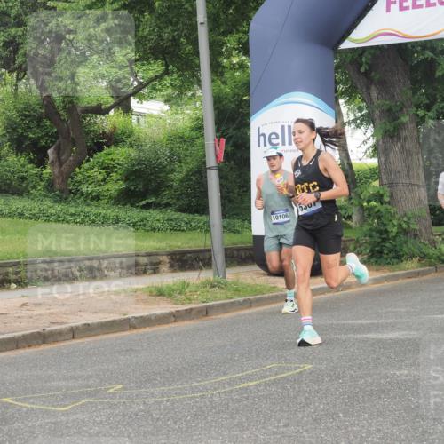 29.06.2025 - hella hamburg halbmarathon KatJ http://msf.ph/oto/8335460 29.06.2025 10:17:54 Zwischen KM18-KM19 4678, 5367, 8731 meine-sportfotos.de
