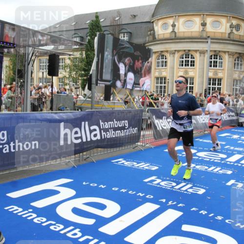 29.06.2025 - hella hamburg halbmarathon Michael Strokosch http://msf.ph/oto/8335506 29.06.2025 10:50:31 Ziel 3414, 4127, 4247, 5447, 6795, 8153, 8899, 11455, 12035, 12624, 14626, 17319, 18394 meine-sportfotos.de