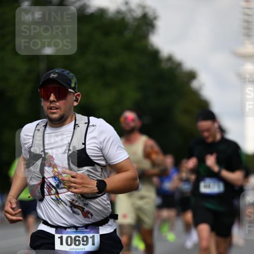 29.06.2025 - hella hamburg halbmarathon Dr. Thomas Lammeyer http://msf.ph/oto/8335507 29.06.2025 09:55:56 Kennedybrücke 1057, 1139, 1169, 1512, 1604, 3305, 3618, 4565, 4871, 4915, 5007, 5011, 5231, 5336, 5690, 6373, 6700, 6711, 7185, 7710, 8564, 8852, 9444, 9547, 10493, 10691, 10741, 11062 meine-sportfotos.de