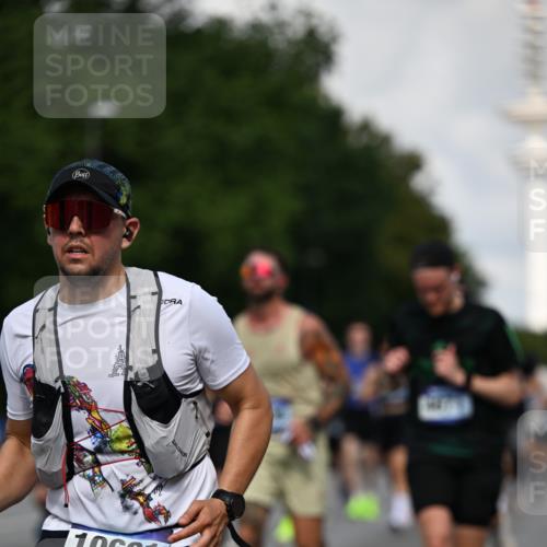 29.06.2025 - hella hamburg halbmarathon Dr. Thomas Lammeyer http://msf.ph/oto/8335518 29.06.2025 09:55:56 Kennedybrücke 1057, 1139, 1169, 1512, 1604, 3305, 3618, 4565, 4871, 4915, 5007, 5011, 5231, 5336, 5690, 6373, 6700, 6711, 7185, 7710, 8564, 8852, 9444, 9547, 10493, 10691, 10741, 11062 meine-sportfotos.de